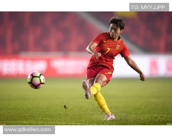 足球明星精准脚法视频揭秘技巧与训练方法助你提升球技